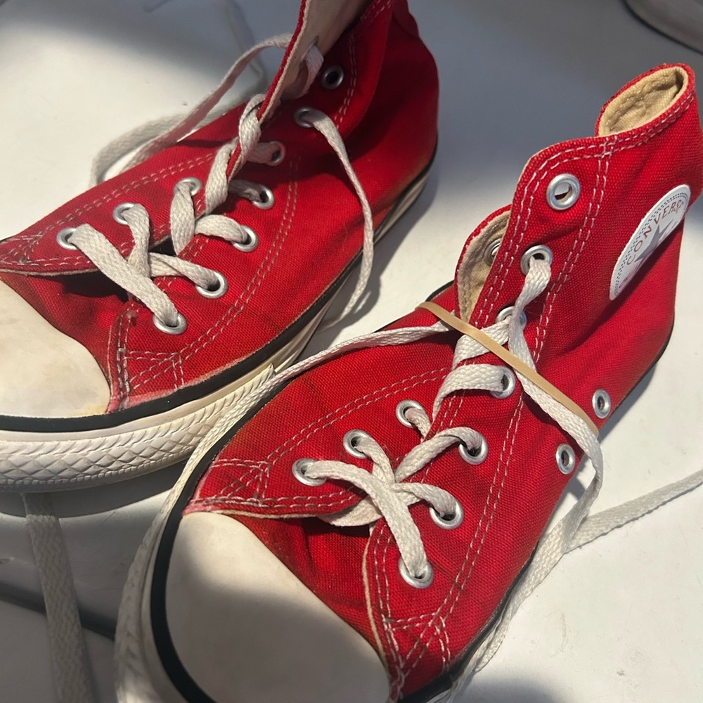 Red converse high tops size 2